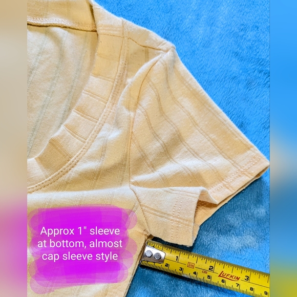 Forever 21 yellow colour, size small, slight crop style T shirt, EUC - Picture 5 of 12